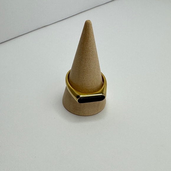 Dainty ring 316L Stainless Steel High Polish Onyx Signet Ring - Picture 12 of 12